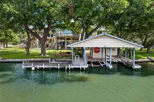 160 Lakeside Dr, Seguin, TX 78155 - Photo 1