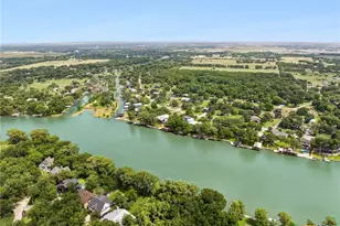 160 Lakeside Dr, Seguin, TX 78155 - Photo 2