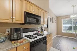 629 Creek Dr, New Braunfels, TX 78130 - Photo 10