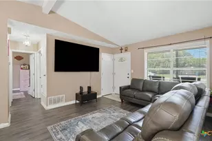 629 Creek Dr, New Braunfels, TX 78130 - Photo 2