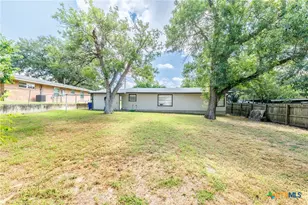 1215 N Hamilton St, Gonzales, TX 78629 - Photo 10