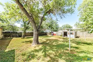 1215 N Hamilton St, Gonzales, TX 78629 - Photo 12