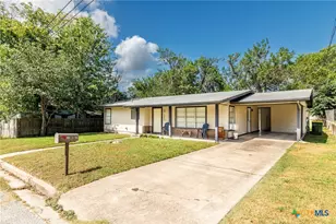 1215 N Hamilton St, Gonzales, TX 78629 - Photo 2