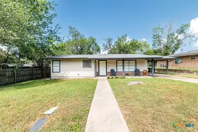 1215 N Hamilton Street, Gonzales, TX 78629 - Photo 1