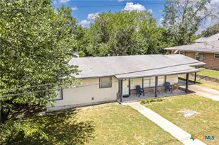 1215 N Hamilton St, Gonzales, TX 78629 - Photo 4