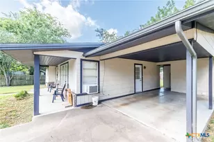 1215 N Hamilton St, Gonzales, TX 78629 - Photo 6