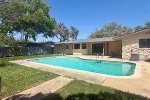 141 Oaklane Dr, Universal City, TX 78148 - Photo 2