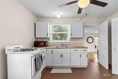 111 N 11th Street, Temple, TX 76501 - Photo 8