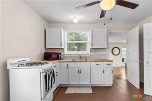 111 N 11th St, Temple, TX 76501 - Photo 8