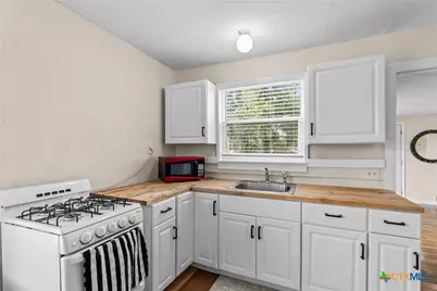 111 N 11th Street, Temple, TX 76501 - Photo 10