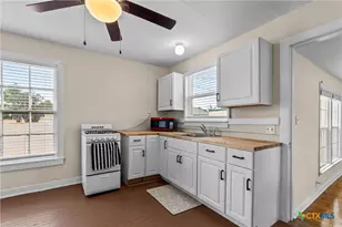 111 N 11th St, Temple, TX 76501 - Photo 6