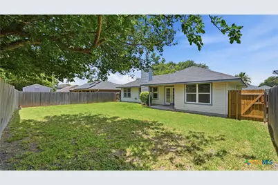 1615 Sunshine Peak, New Braunfels, TX 78130 - Photo 6