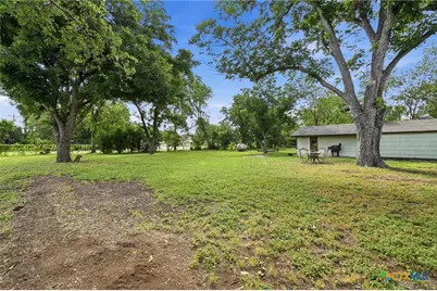 101 Bowie Street, Martindale, TX 78655 - Photo 32