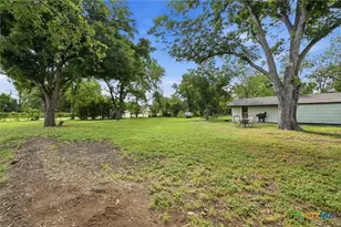 101 Bowie St, Martindale, TX 78655 - Photo 32
