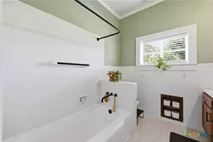 101 Bowie St, Martindale, TX 78655 - Photo 20