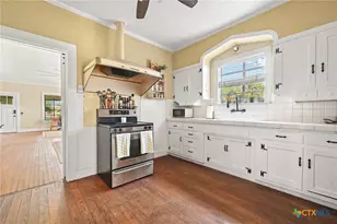 101 Bowie St, Martindale, TX 78655 - Photo 12