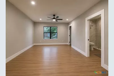 800 N Fannin Avenue, Cameron, TX 76520 - Photo 8