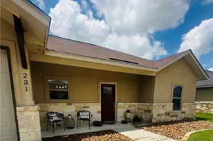 231 Navarro Xing St, Seguin, TX 78155 - Photo 2