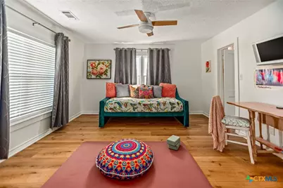305 W Dallas Avenue, Seadrift, TX 77983 - Photo 8