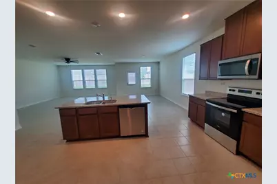 518 Deer Crest Drive, New Braunfels, TX 78130 - Photo 8