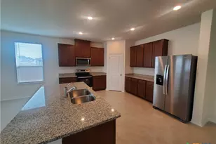 518 Deer Crest Dr, New Braunfels, TX 78130 - Photo 6