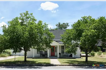 801 Reynolds, Goldthwaite, TX 76844 - Photo 2