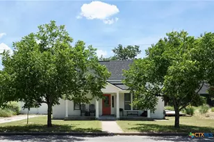 801 Reynolds, Goldthwaite, TX 76844 - Photo 2
