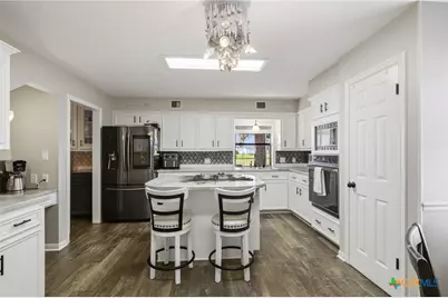 504 Colony Creek Drive, Victoria, TX 77904 - Photo 6