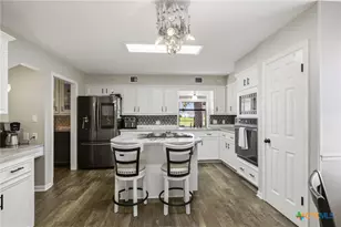 504 Colony Creek Dr, Victoria, TX 77904 - Photo 6