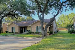 727 Royal St, Salado, TX 76571 - Photo 1