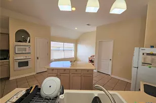 2253 N Ranch Estates Blvd, New Braunfels, TX 78130 - Photo 10