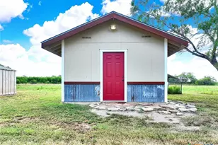 1591 County Rd 476, Stockdale, TX 78160 - Photo 44