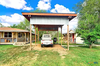 1591 County Road 476, Stockdale, TX 78160 - Photo 14