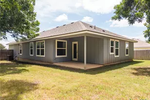 201 Benedict Ave, Florence, TX 76527 - Photo 16