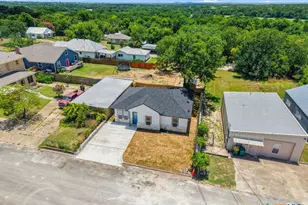 606 Bridge St, Gatesville, TX 76528 - Photo 30