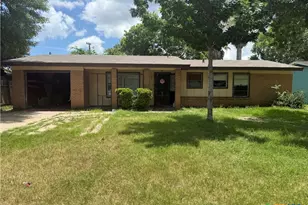 518 Lazy Ln, Port Lavaca, TX 77979 - Photo 1