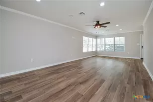 2605 N Ben Jordan St, Victoria, TX 77901 - Photo 6