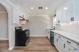 2605 N Ben Jordan St, Victoria, TX 77901 - Photo 10