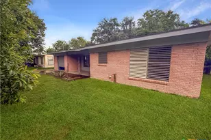 214 Crockett St, Port Lavaca, TX 77979 - Photo 2