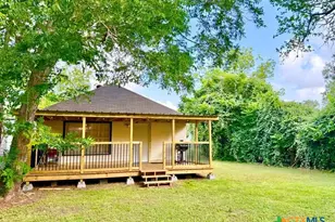 404 W Brackenridge St, Edna, TX 77957 - Photo 34