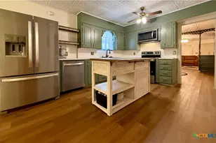 404 W Brackenridge St, Edna, TX 77957 - Photo 10