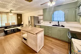 404 W Brackenridge St, Edna, TX 77957 - Photo 12