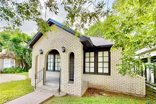 404 W Brackenridge St, Edna, TX 77957 - Photo 2