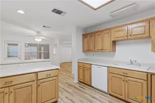 671 Sagewood Pkwy, Seguin, TX 78155 - Photo 16