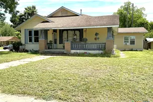 1026 St Paul St, Gonzales, TX 78629 - Photo 2