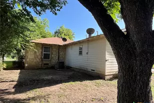 104 W Storey St, San Saba, TX 76877 - Photo 6