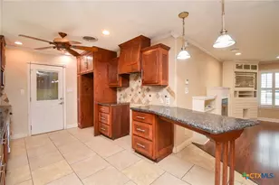 201 Canterbury Ln, Victoria, TX 77904 - Photo 6