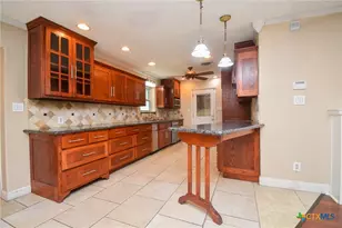 201 Canterbury Ln, Victoria, TX 77904 - Photo 4