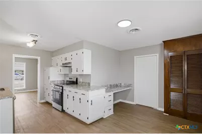 405 Hampshire Street, Victoria, TX 77904 - Photo 10