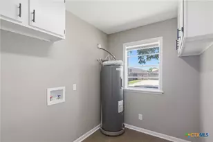 405 Hampshire St, Victoria, TX 77904 - Photo 22
